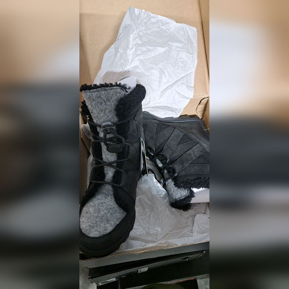 Sorel Size 8 Women boots